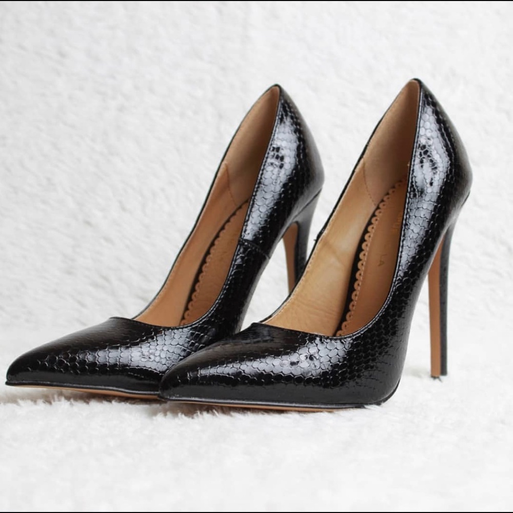Brand new black pumps.